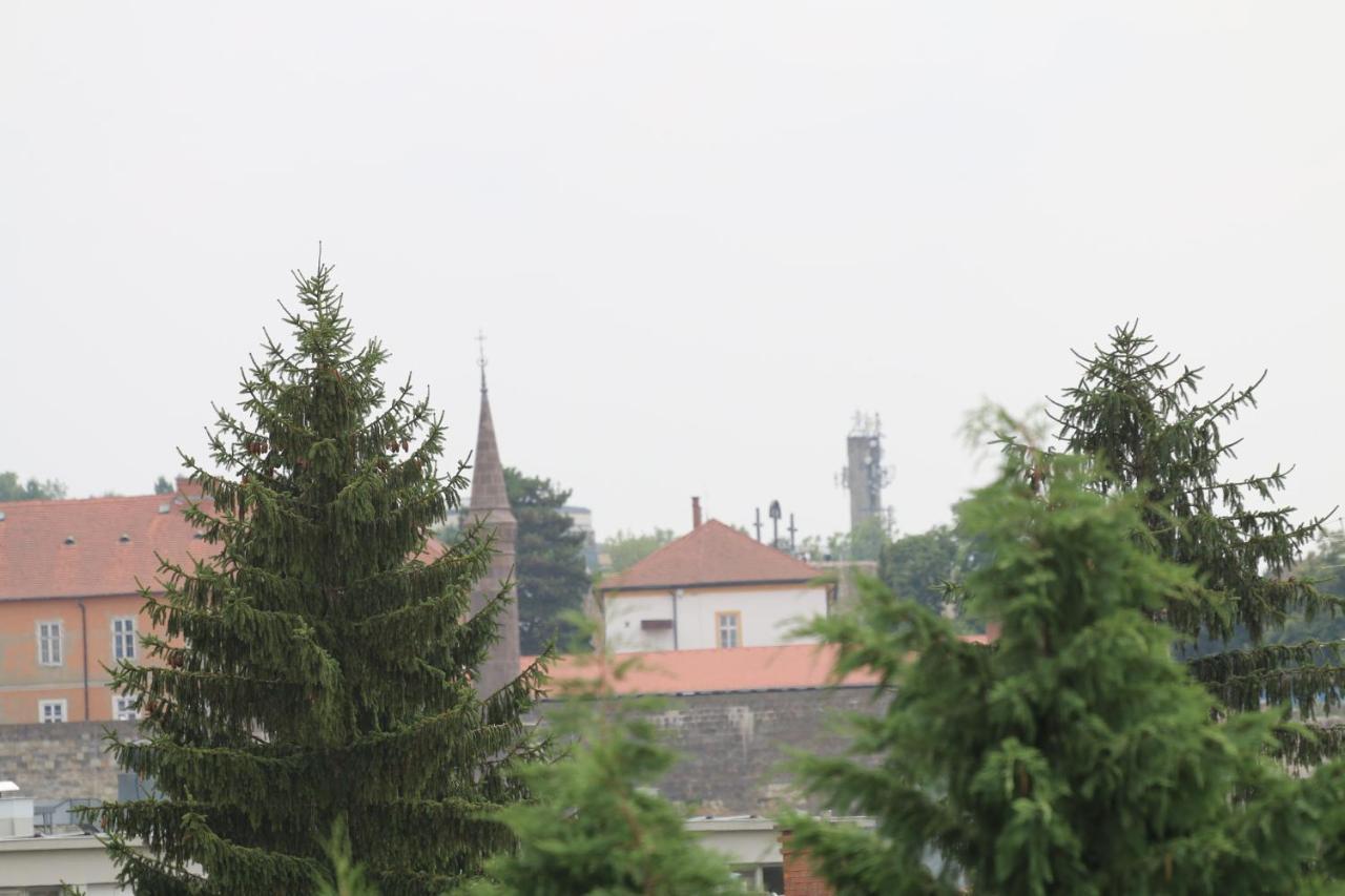 Egri Csillagocska Apartman Buitenkant foto